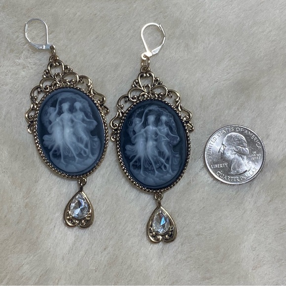 SOLD • Vintage “The Three Graces” Cameo Earrings - Picture 5 of 5